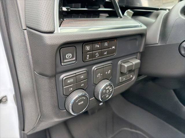 New 2026 Chevrolet Tahoe Premier w/ Sun And Tow Package AWD/4WD image 8