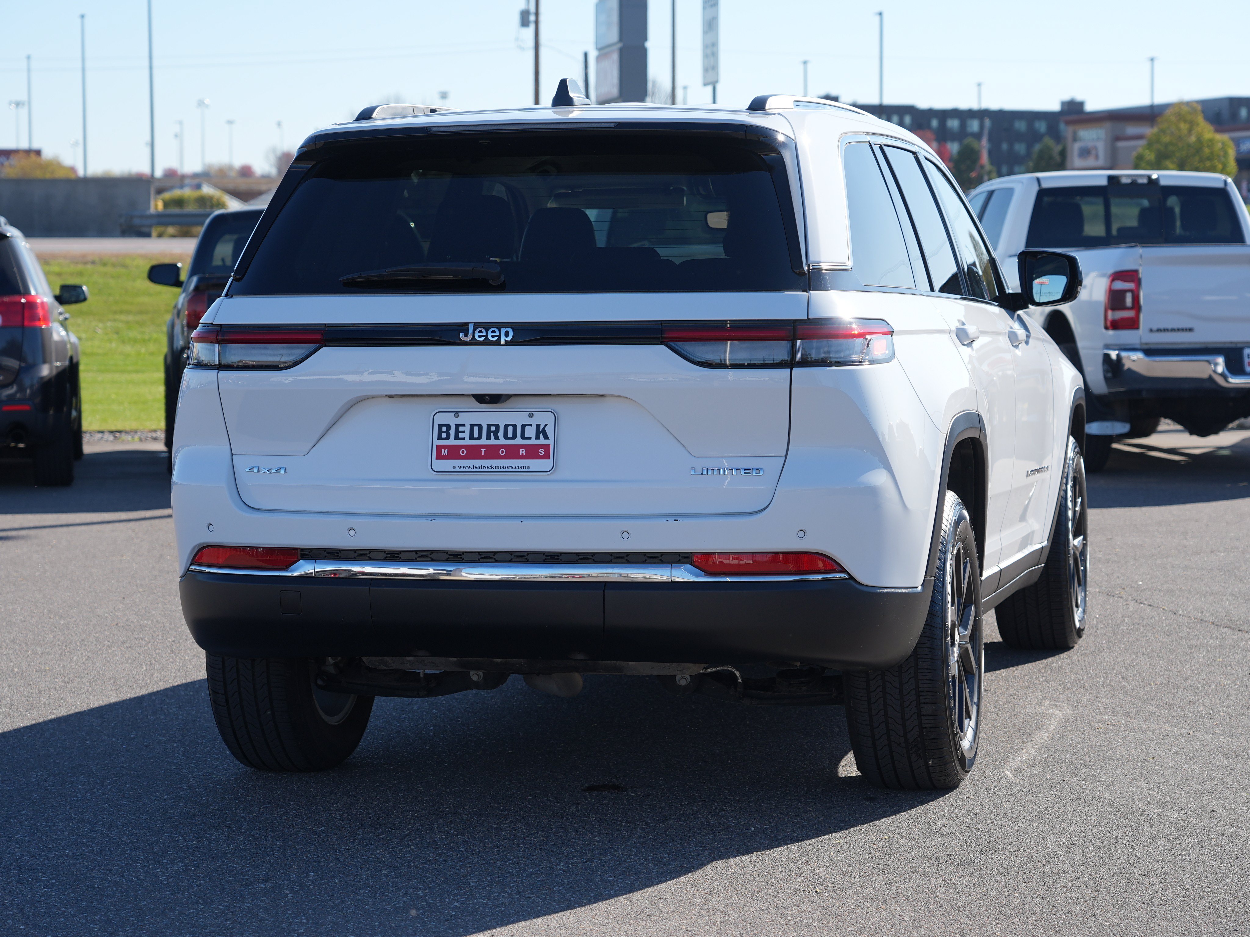 Used 2023 Jeep Grand Cherokee Limited AWD/4WD image 3
