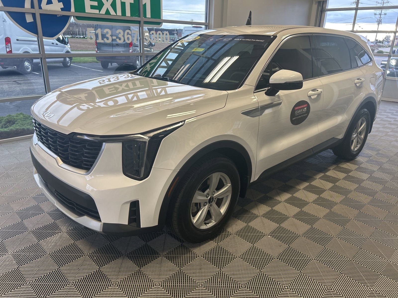 Used 2025 Kia Sorento LX image 3