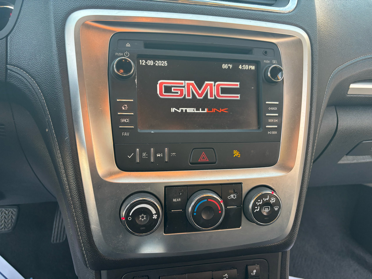 Used 2013 GMC Acadia SLE image 21