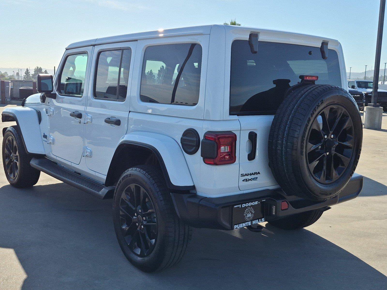 Certified 2025 Jeep Wrangler Unlimited Sahara AWD/4WD image 5