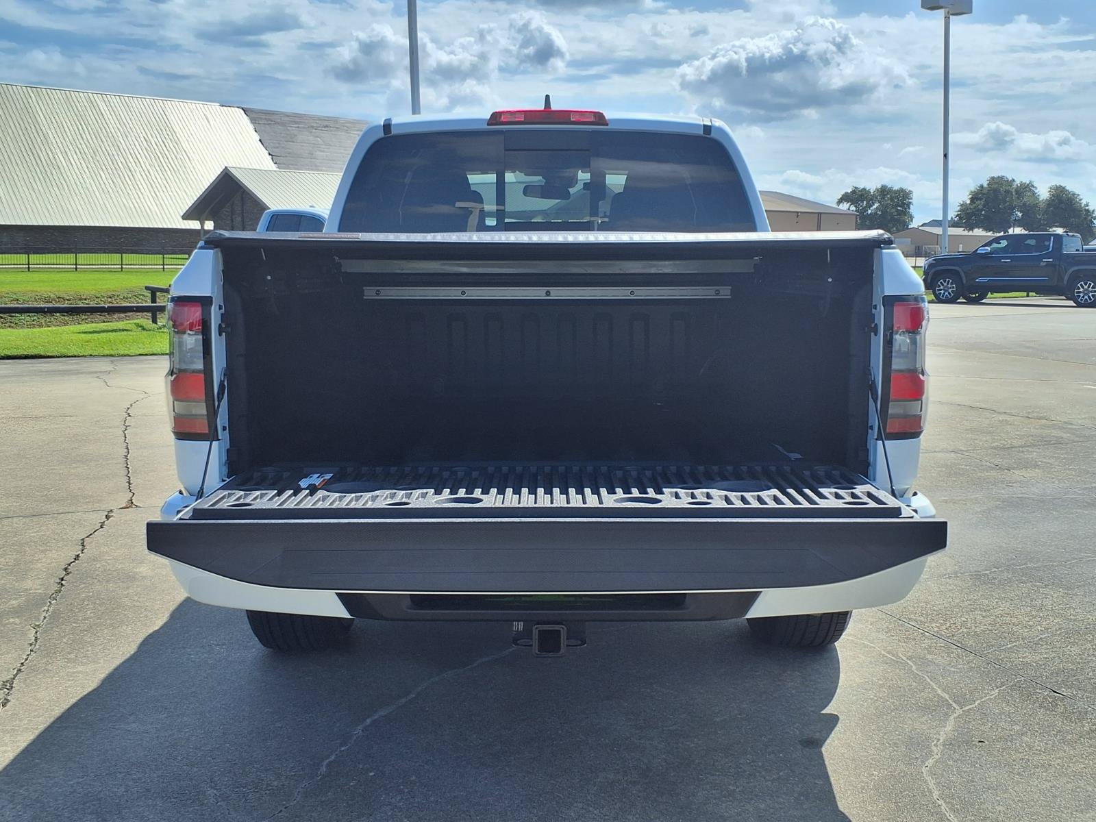 Used 2024 Nissan Frontier SV w/ SV Convenience Package RWD image 9