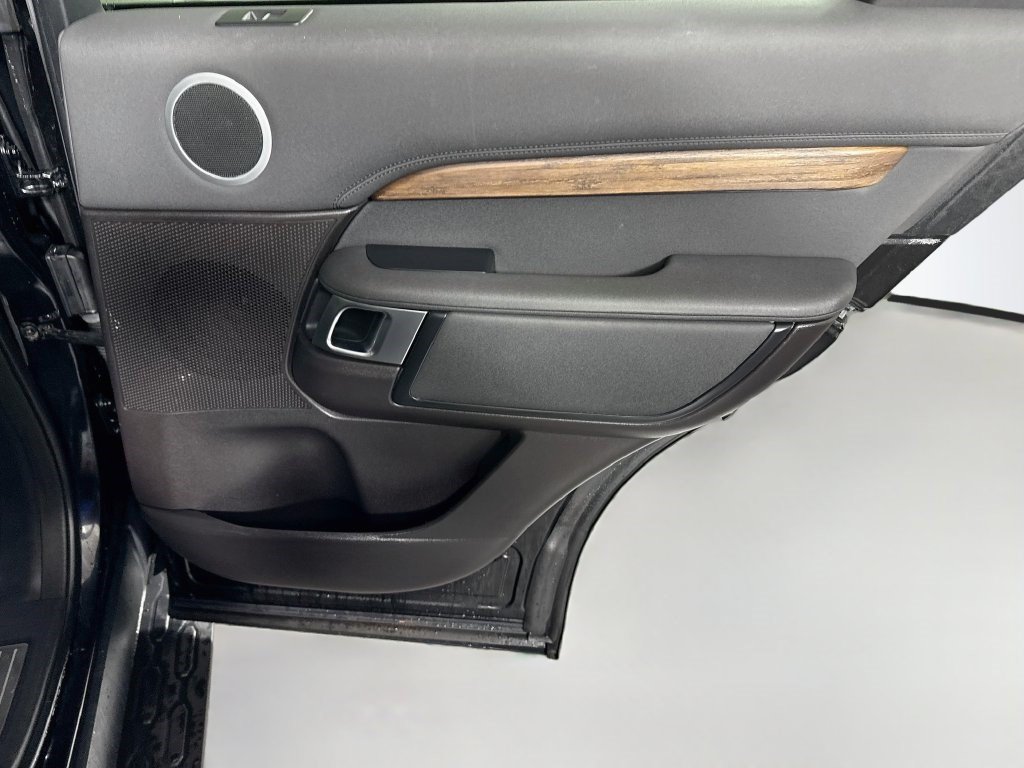 Used 2018 Land Rover Discovery HSE AWD/4WD image 27