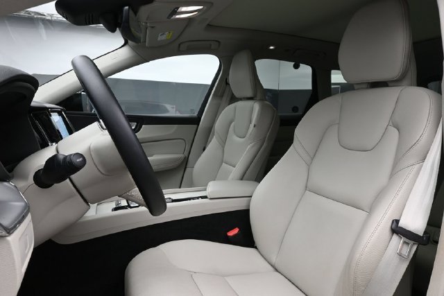 Used 2024 Volvo XC60 B5 Core w/ Protection Package Premier AWD/4WD image 10