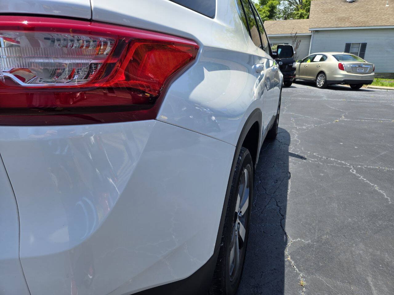 Used 2019 Chevrolet Traverse LT FWD image 16