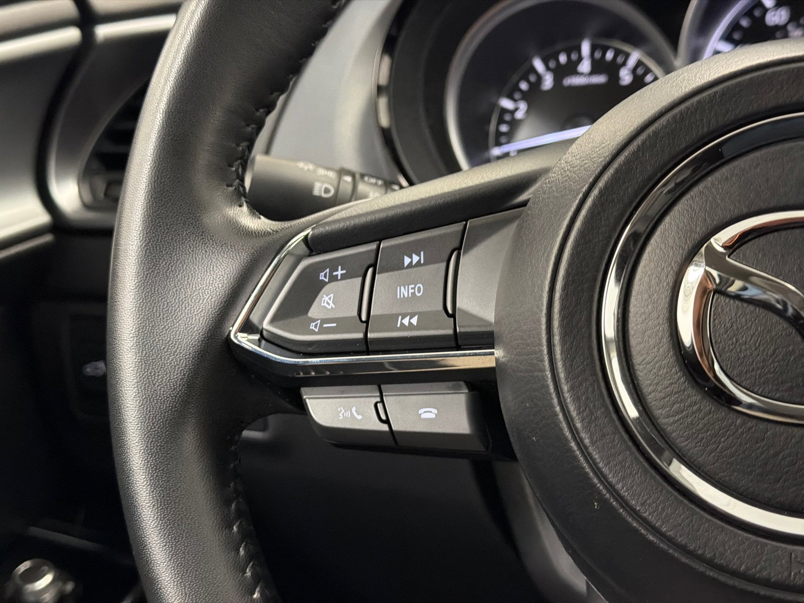 Used 2023 MAZDA CX-9 Touring image 24