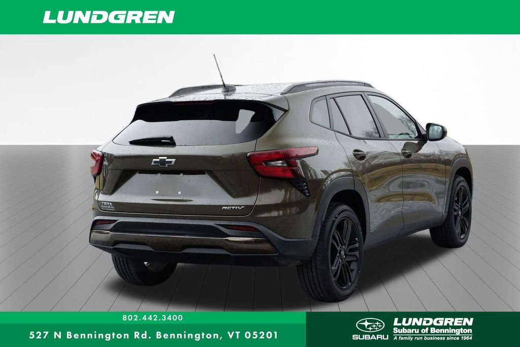 Used 2024 Chevrolet Trax ACTIV w/ Sunroof Package image 3
