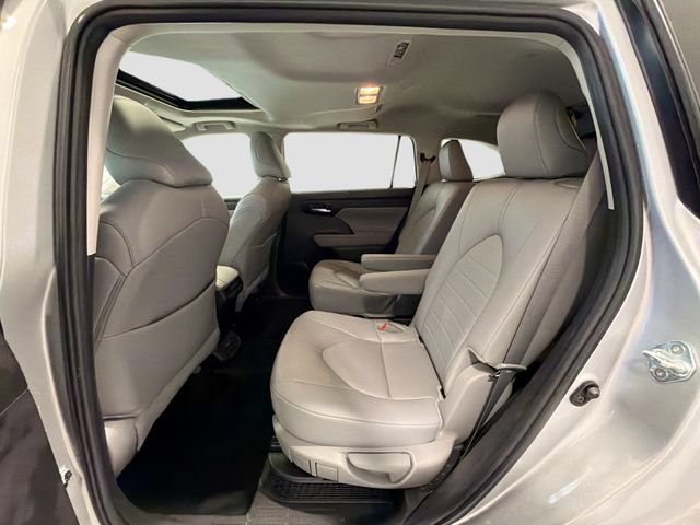 Certified 2024 Toyota Highlander XLE AWD/4WD image 18
