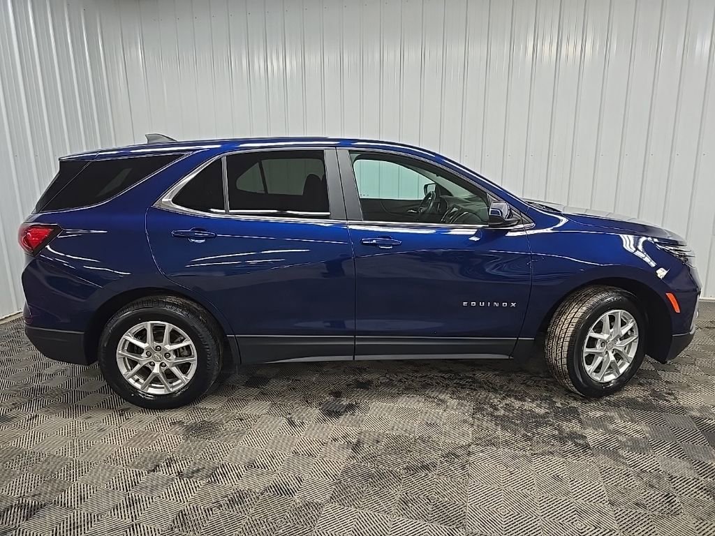 Used 2023 Chevrolet Equinox LT image 2