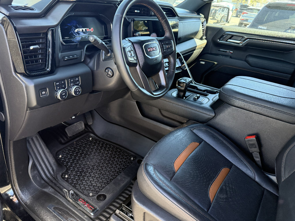 Used 2024 GMC Sierra 1500 Denali w/ Technology Package AWD/4WD image 9