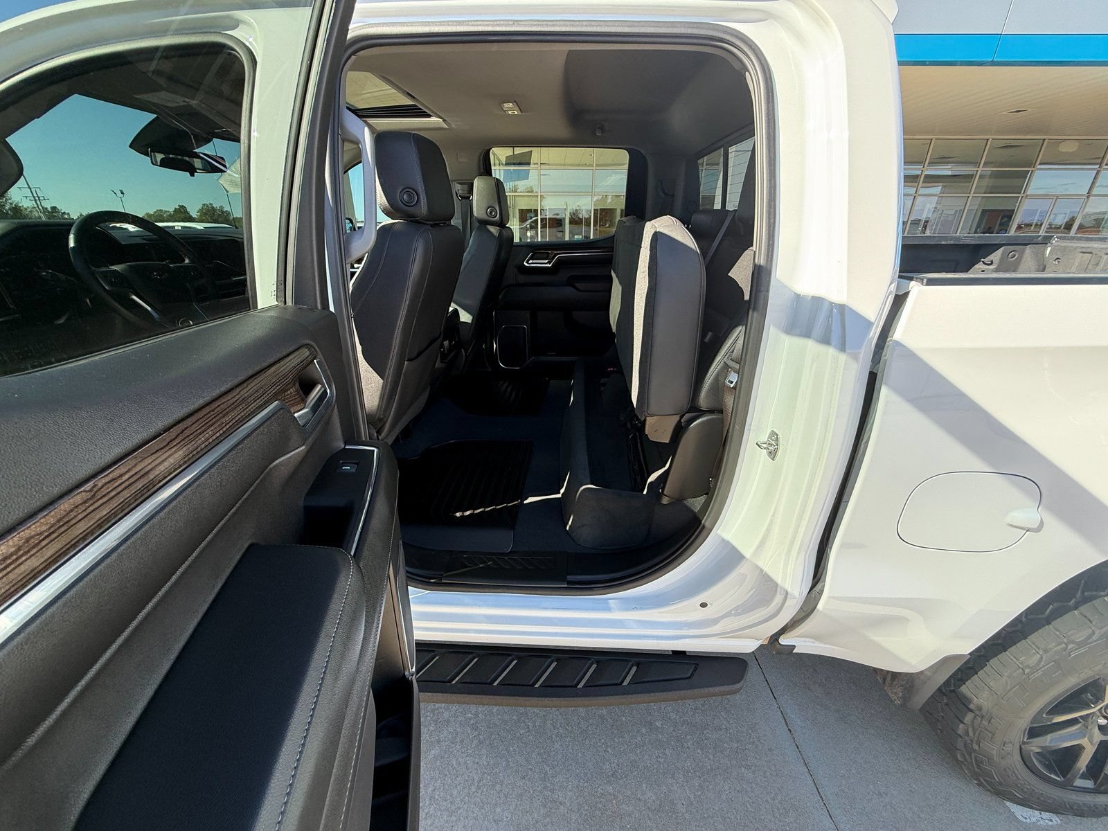 Used 2024 Chevrolet Silverado 1500 LT Trail Boss w/ LT Trail Boss Premium Package AWD/4WD image 14