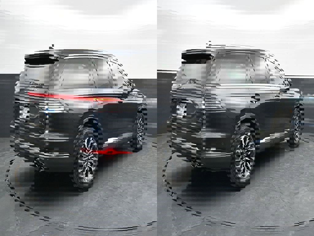 Used 2023 Lincoln Aviator Reserve w/ Equipment Group 201A AWD/4WD image 7