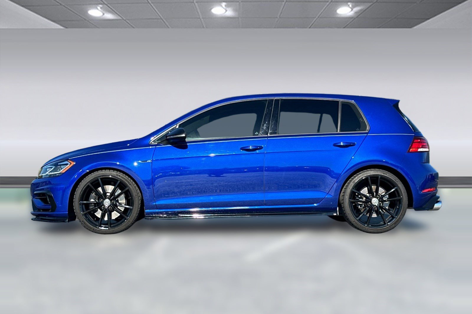 Used 2019 Volkswagen Golf R 4-Door image 2