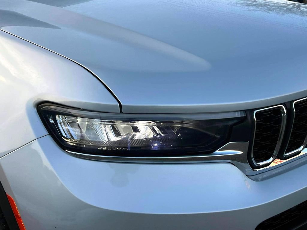 Certified 2023 Jeep Grand Cherokee L Laredo image 7