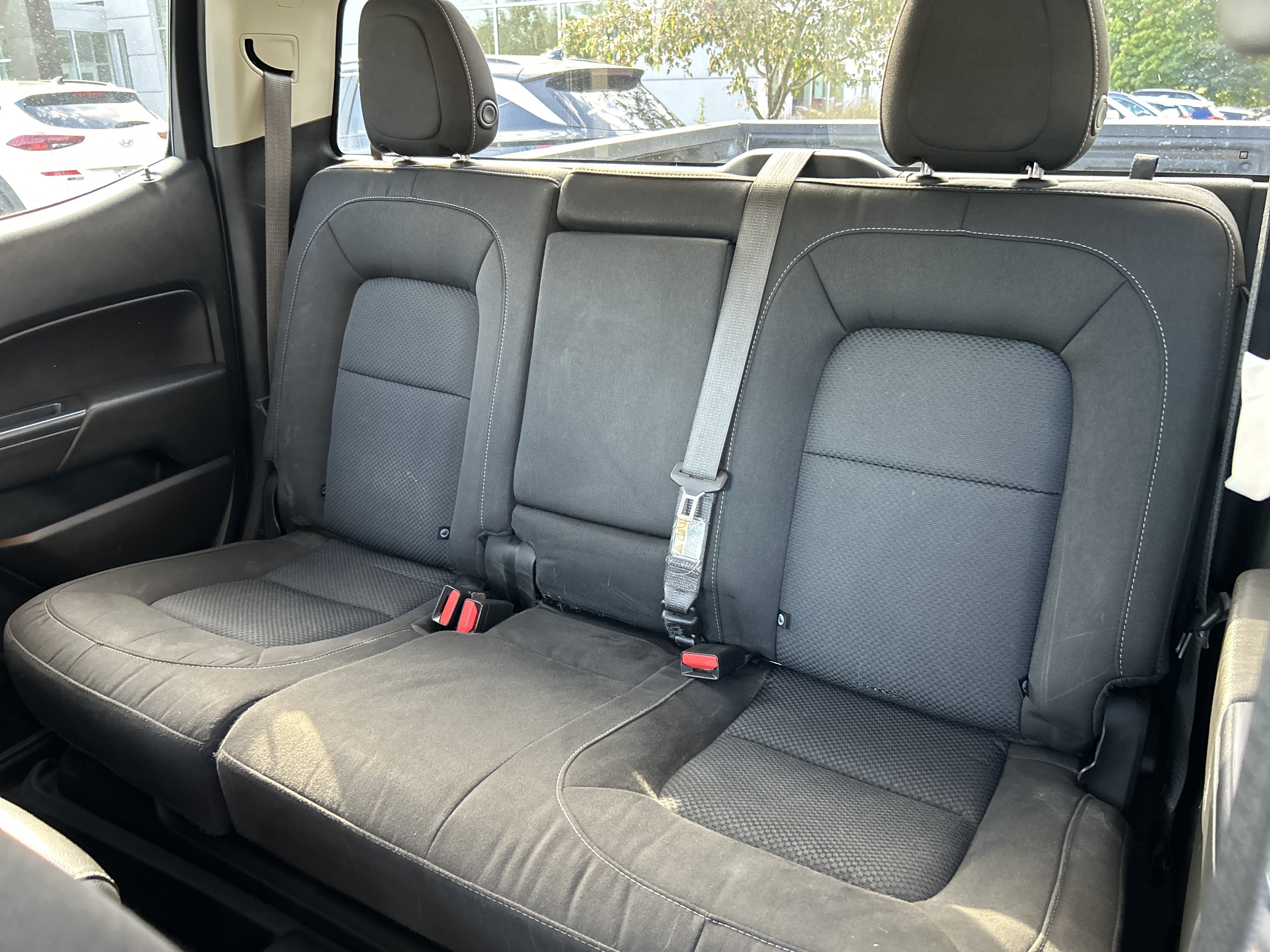 Used 2022 Chevrolet Colorado LT AWD/4WD image 16