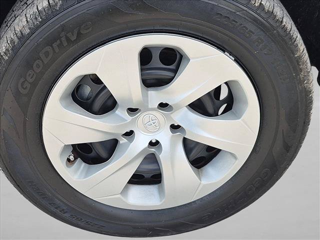 Used 2022 Toyota RAV4 LE FWD image 23