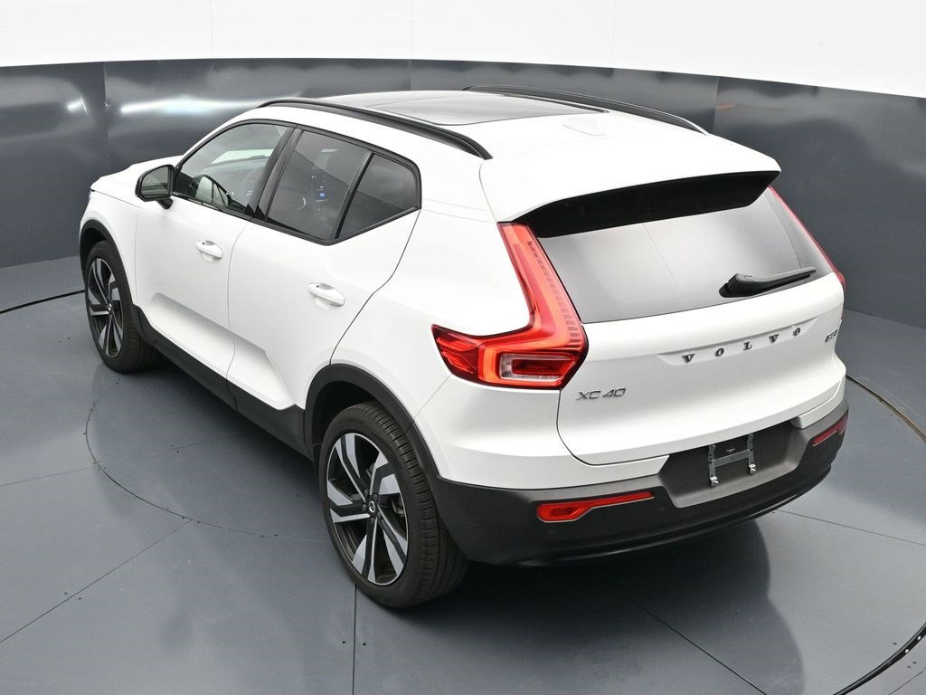 Used 2025 Volvo XC40 B5 Plus AWD/4WD image 28