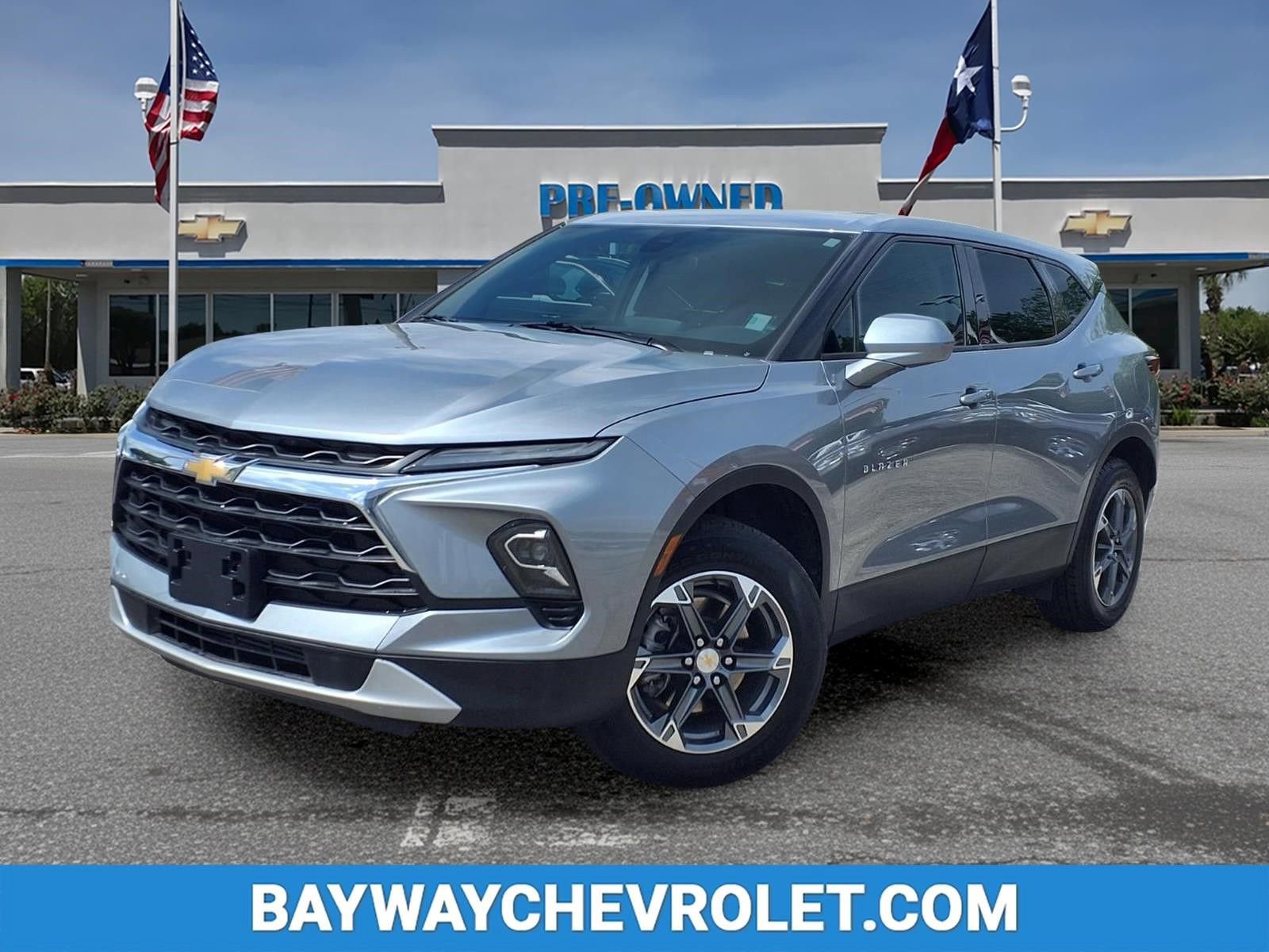 Used 2025 Chevrolet Blazer LT FWD image 1