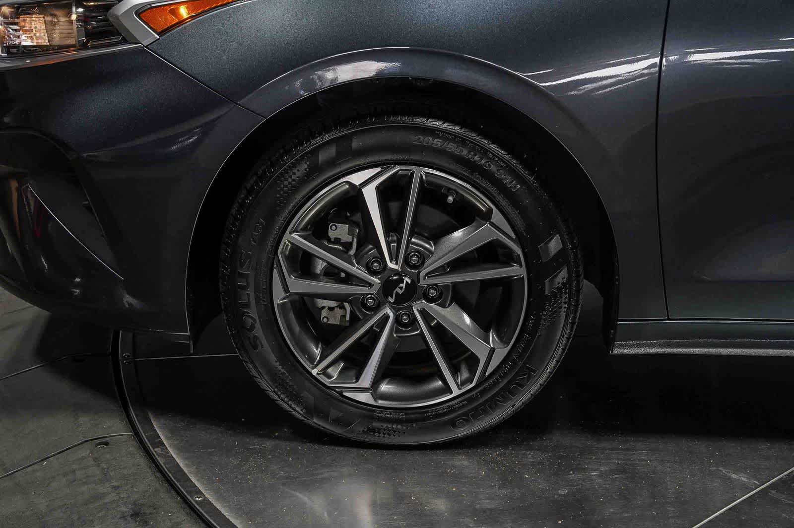 Used 2023 Kia Forte LXS w/ LXS Technology Package FWD image 9