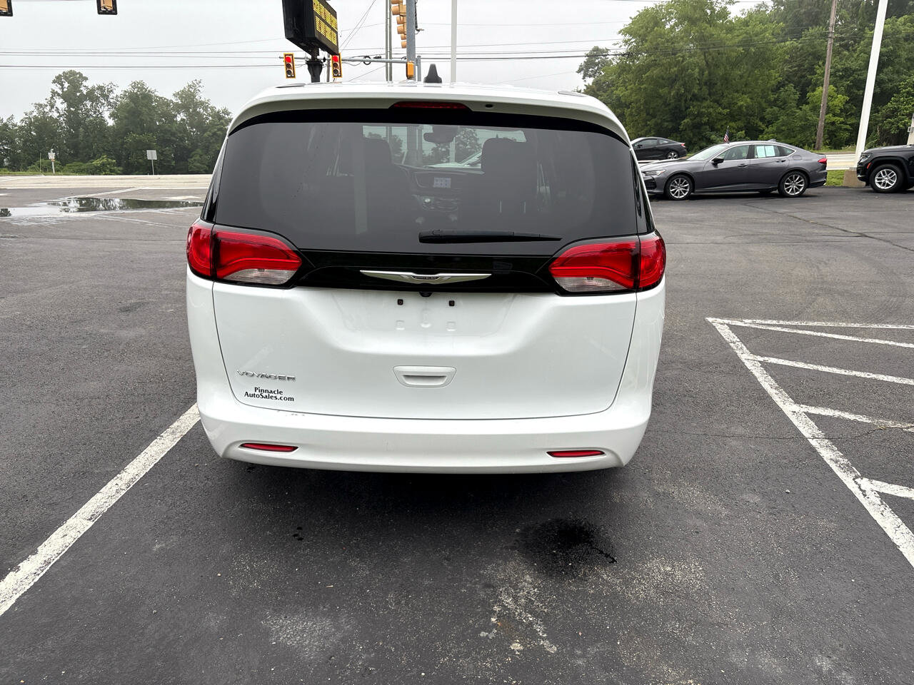 Used 2023 Chrysler Voyager LX image 6