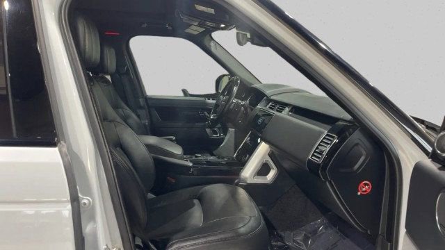 Used 2018 Land Rover Range Rover HSE image 2