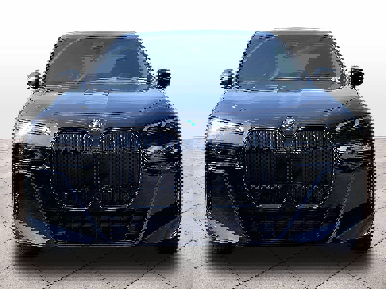 Used 2025 BMW 750e xDrive image 3