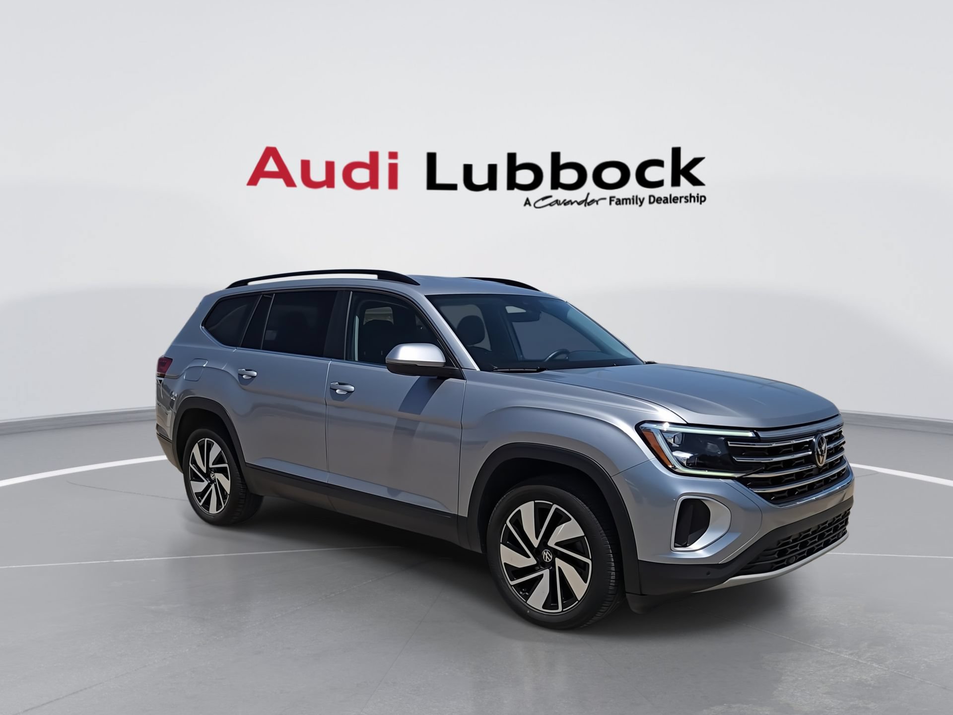 Used 2025 Volkswagen Atlas SE AWD/4WD image 2