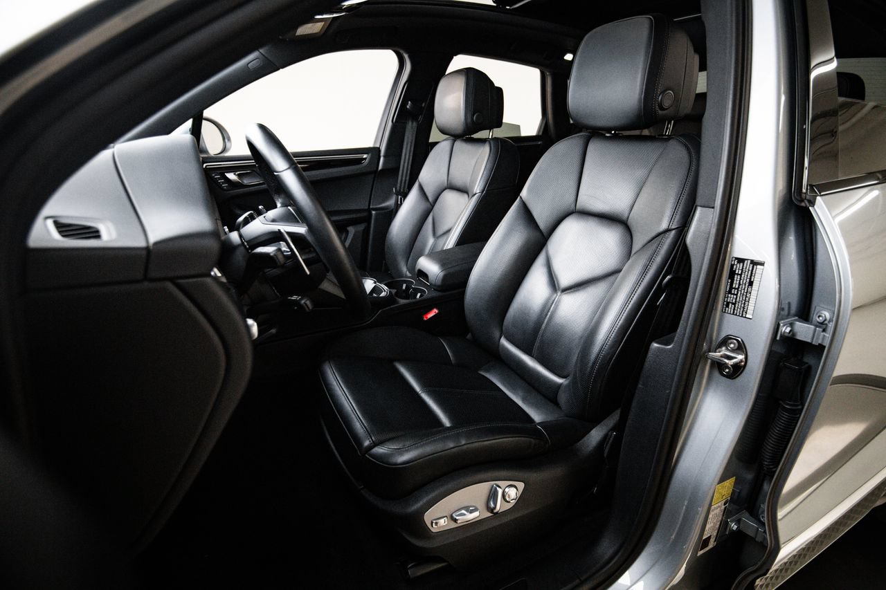 Certified 2023 Porsche Macan AWD/4WD image 5