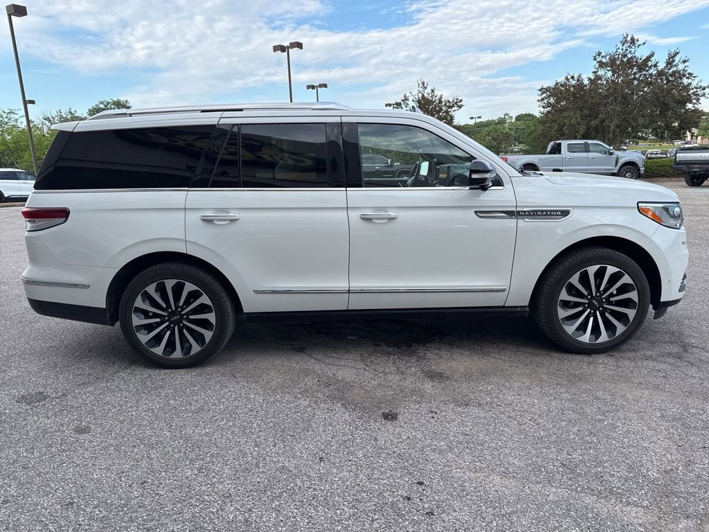 Used 2022 Lincoln Navigator Reserve AWD/4WD image 12