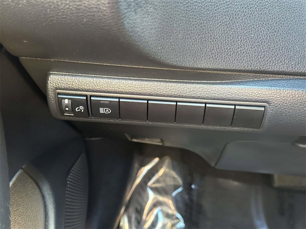 Used 2022 Toyota Corolla LE image 21