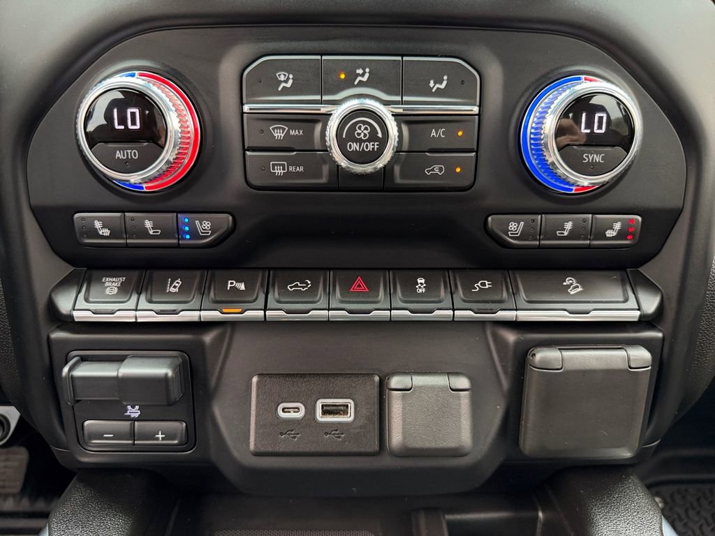 Used 2022 GMC Sierra 3500 AT4 w/ AT4 Premium Plus Package image 21