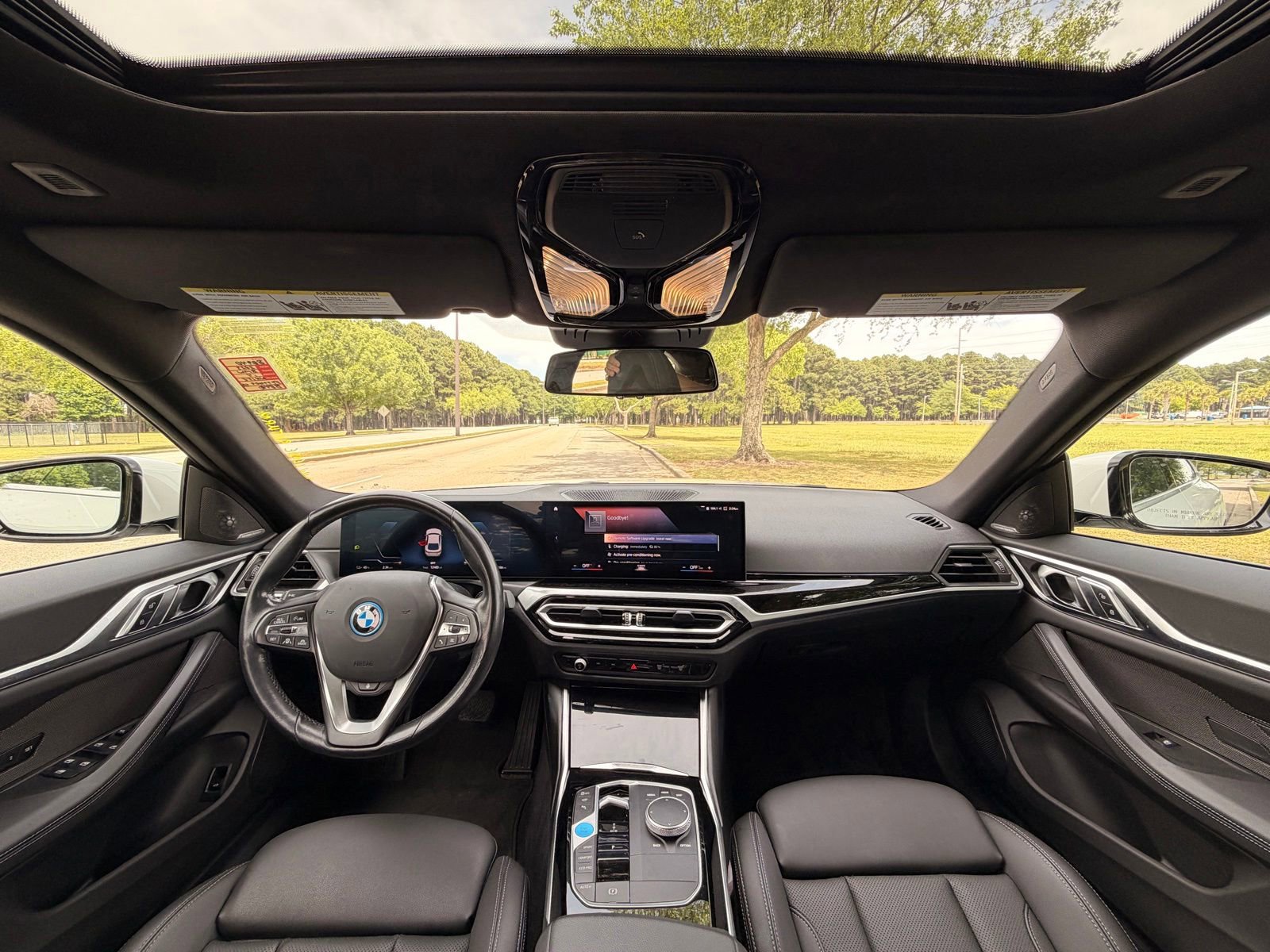 Used 2023 BMW i4 eDrive40 RWD image 2
