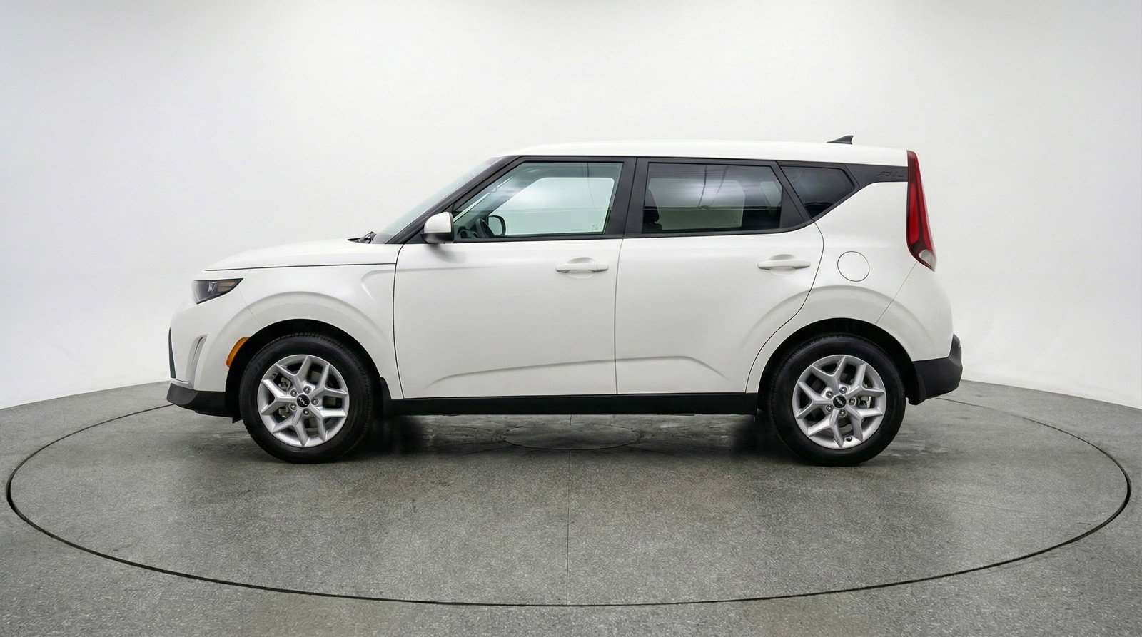 Used 2025 Kia Soul LX w/ LX Technology Package FWD image 5