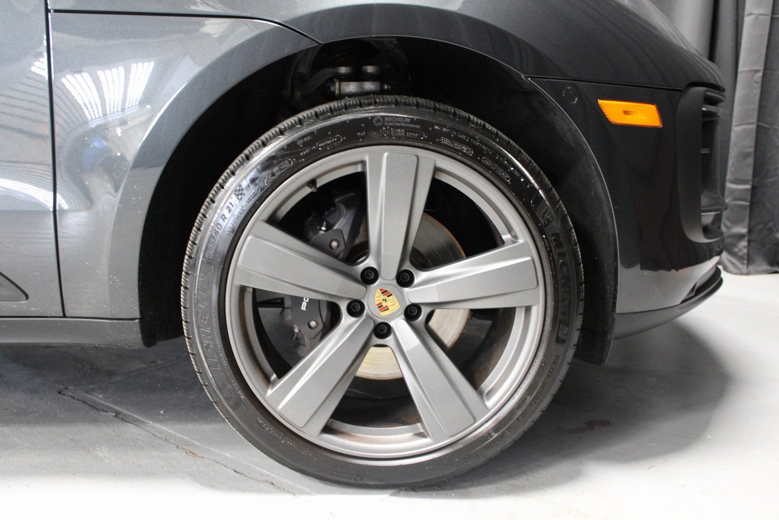 Certified 2025 Porsche Macan AWD/4WD image 18