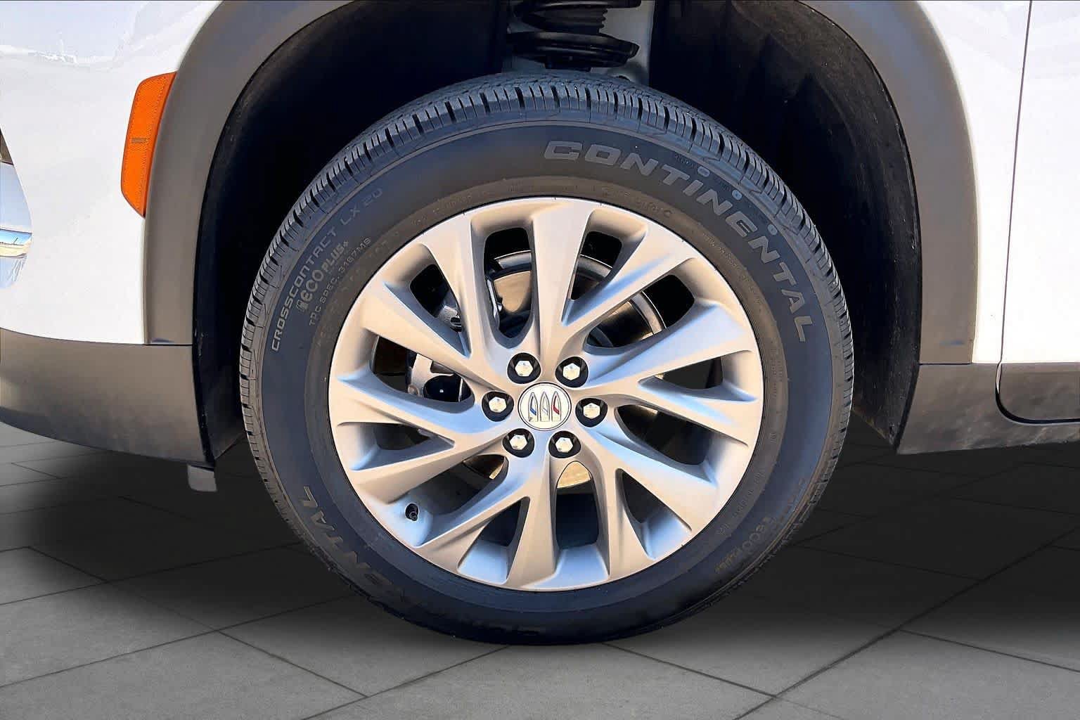 Used 2025 Buick Enclave Preferred AWD/4WD image 11