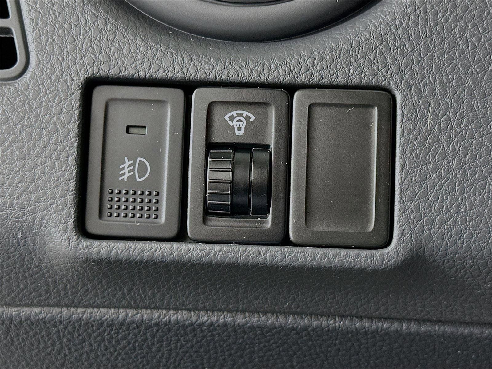 Used 2009 Suzuki SX4 AWD Hatchback w/ Touring Pkg image 13