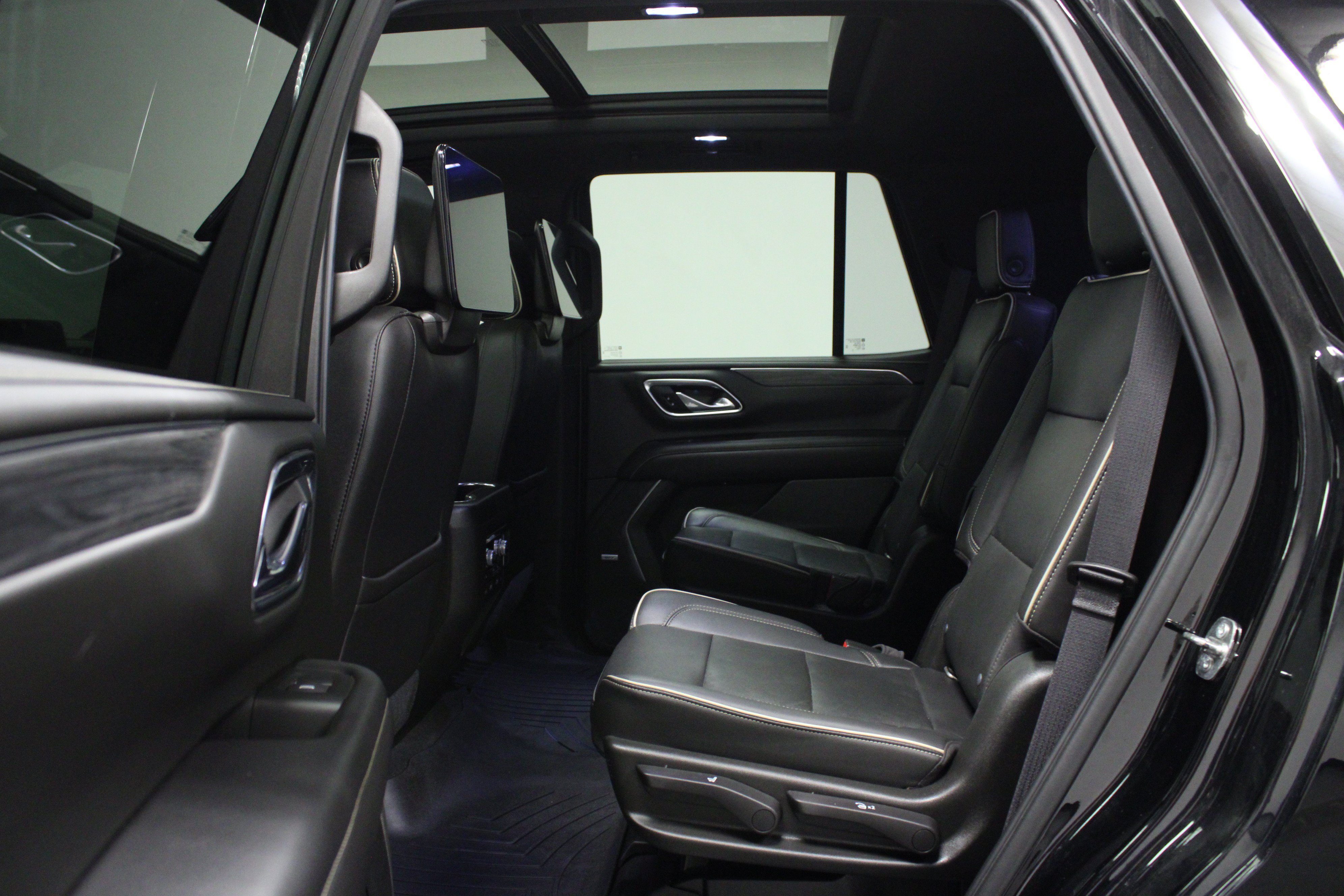 Used 2021 GMC Yukon SLT w/ SLT Luxury Plus Package AWD/4WD image 14