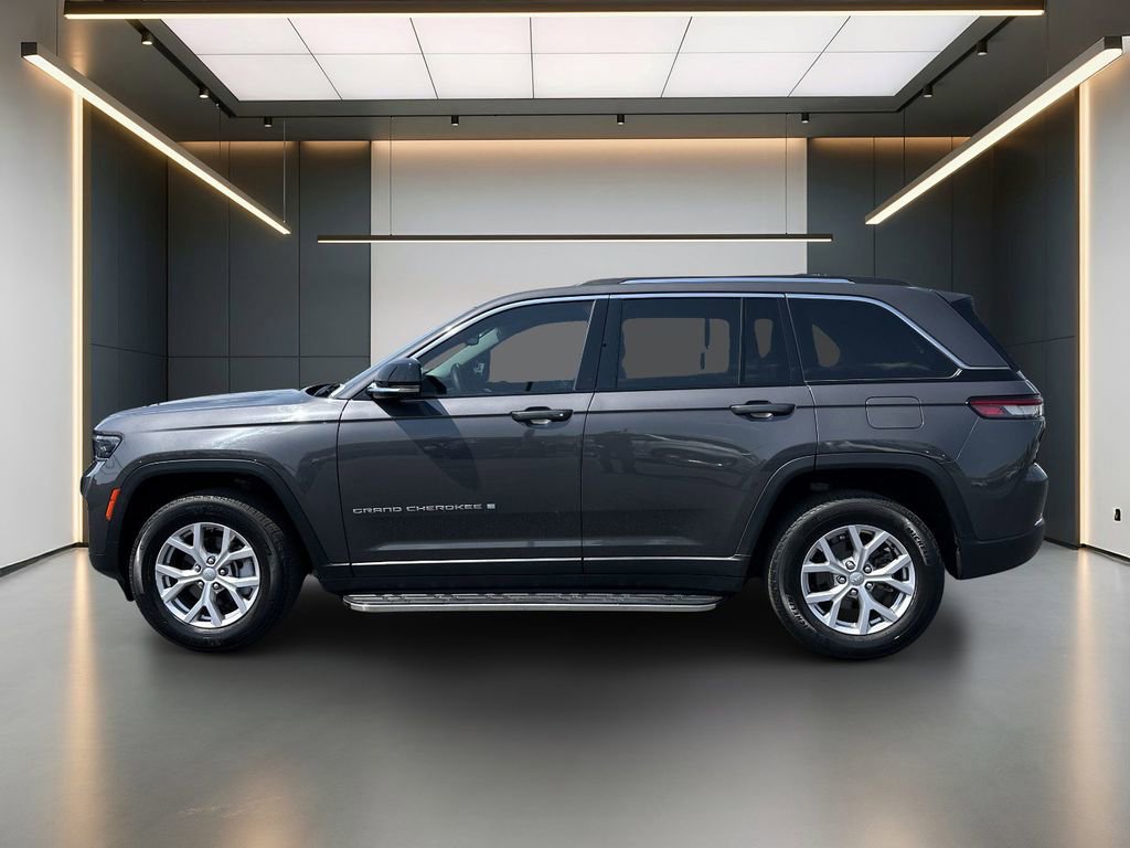 Used 2022 Jeep Grand Cherokee Limited w/ Trailer Tow Prep Group (B) RWD image 2