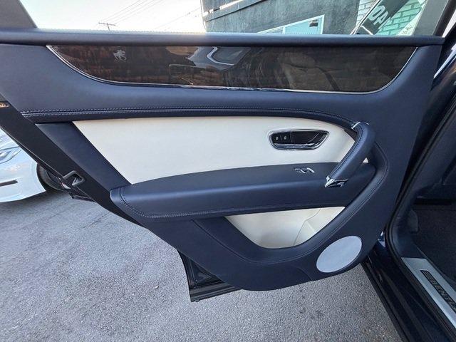 Used 2019 Bentley Bentayga AWD/4WD image 34