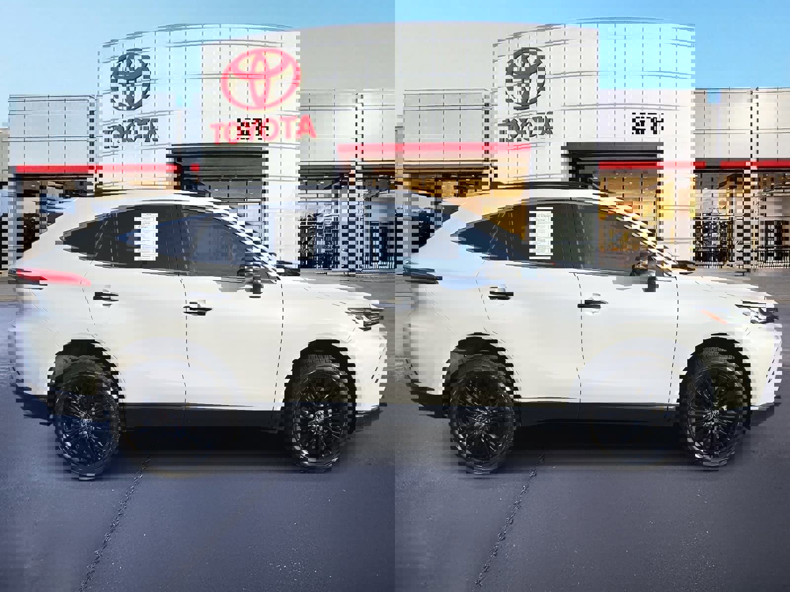 Certified 2024 Toyota Venza XLE image 8