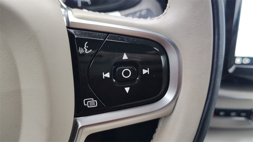 Used 2023 Volvo XC60 B5 Plus w/ Climate Package image 15