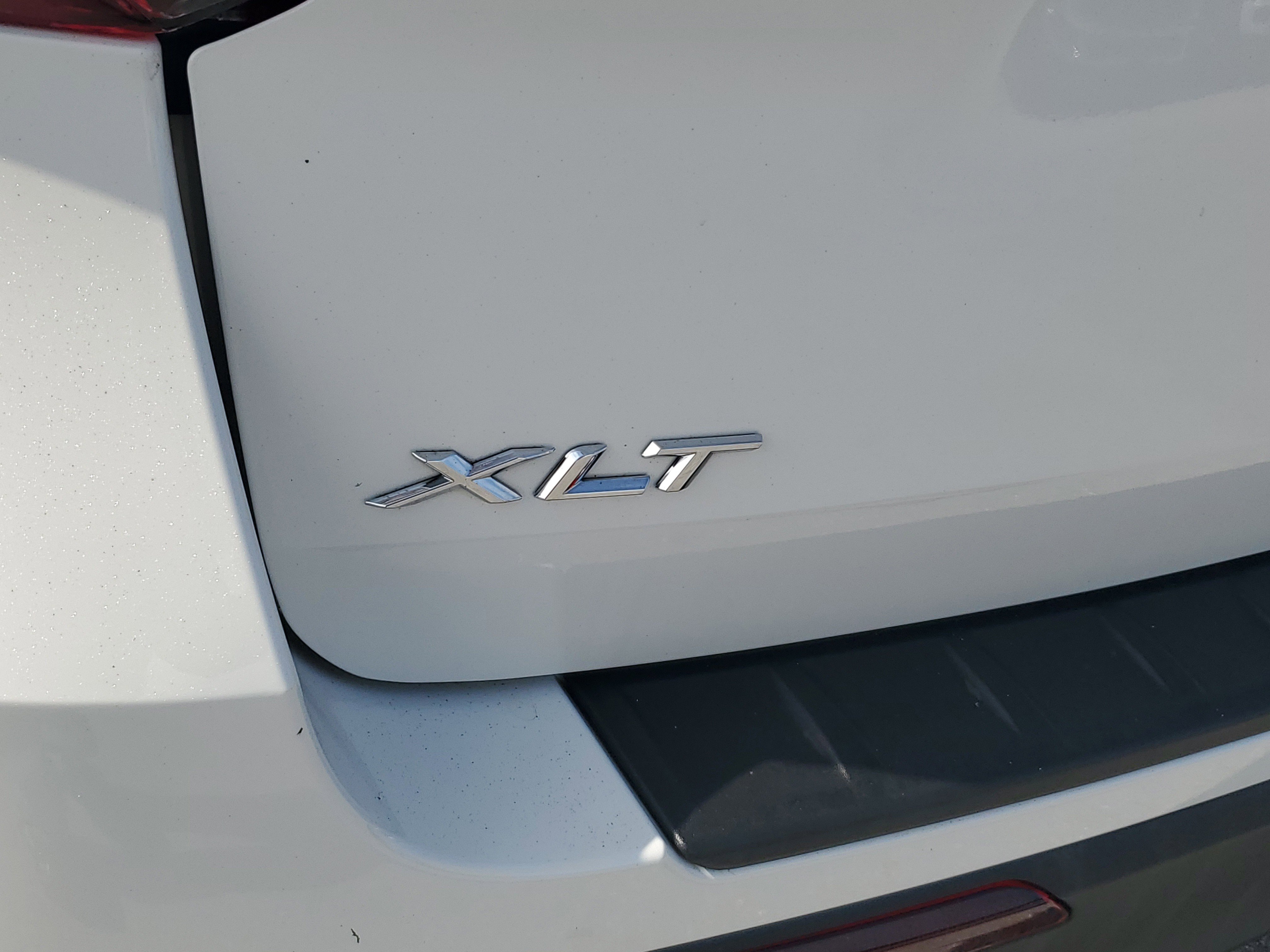 Used 2022 Ford Explorer XLT image 32