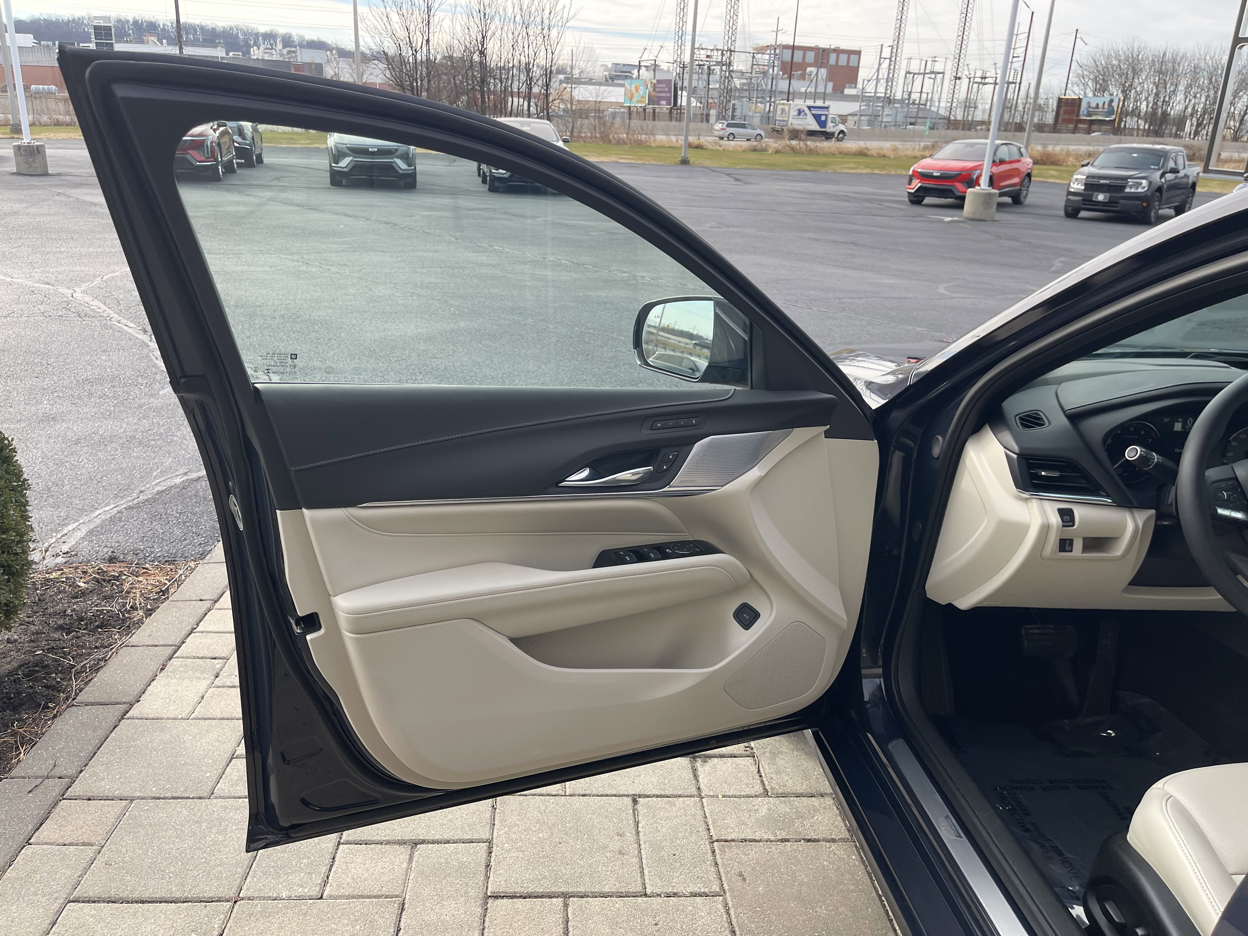 Used 2025 Cadillac CT4 Premium Luxury image 16