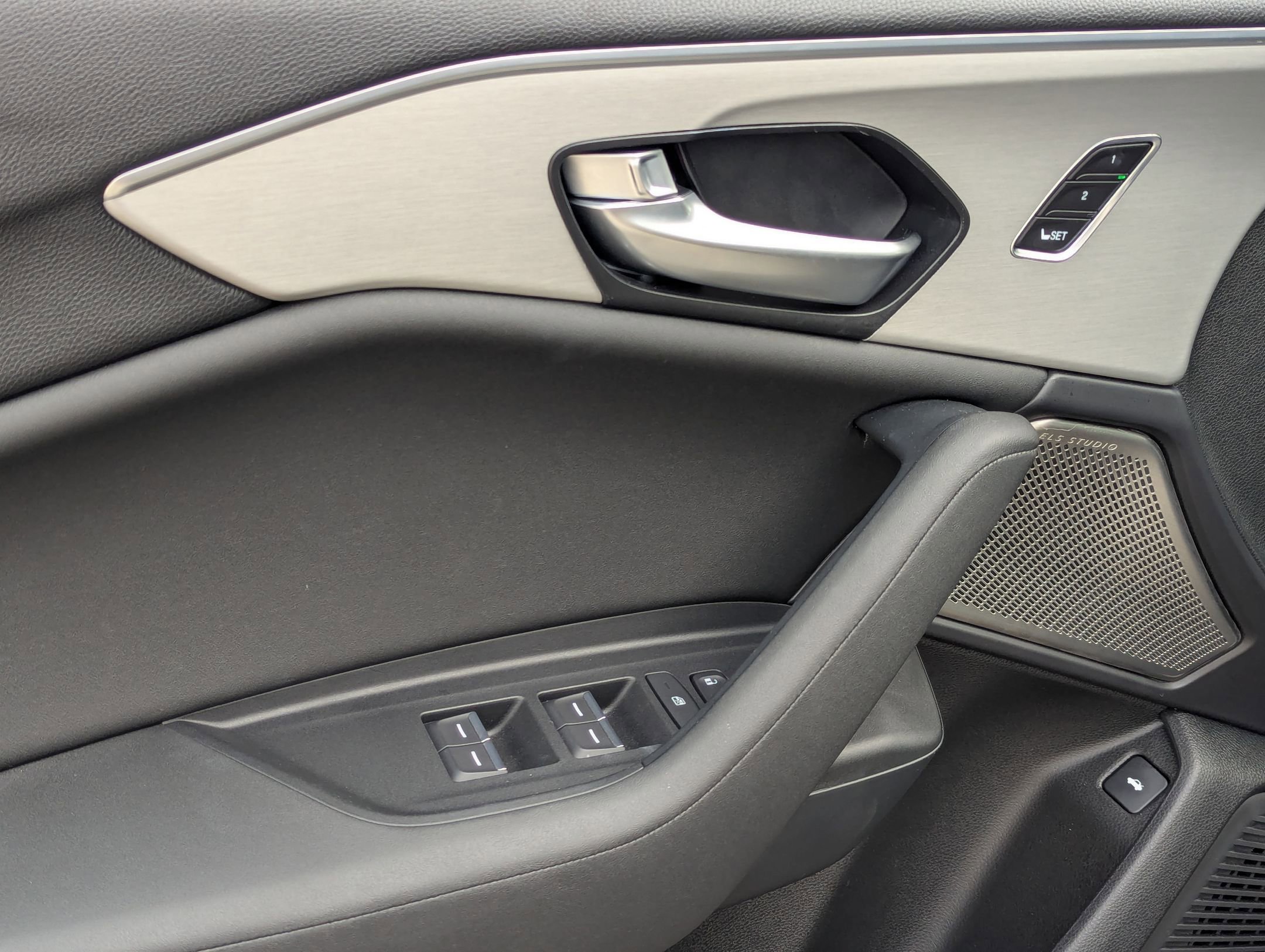 Certified 2025 Acura TLX w/ Technology Package image 12