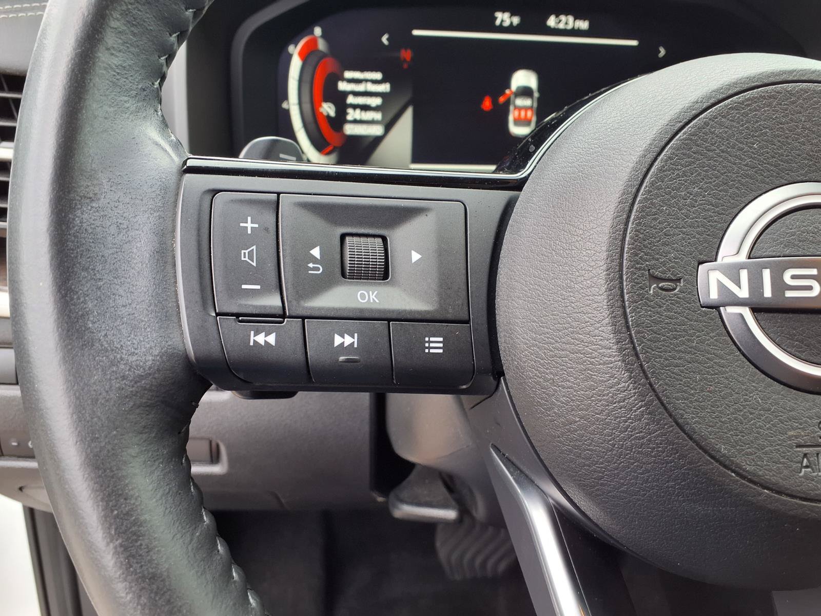 Used 2024 Nissan Rogue Platinum w/ Platinum Premium Package FWD image 18