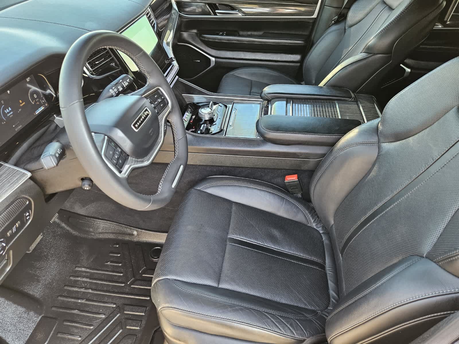 Used 2022 Jeep Wagoneer Series III w/ Convenience Group I AWD/4WD image 2