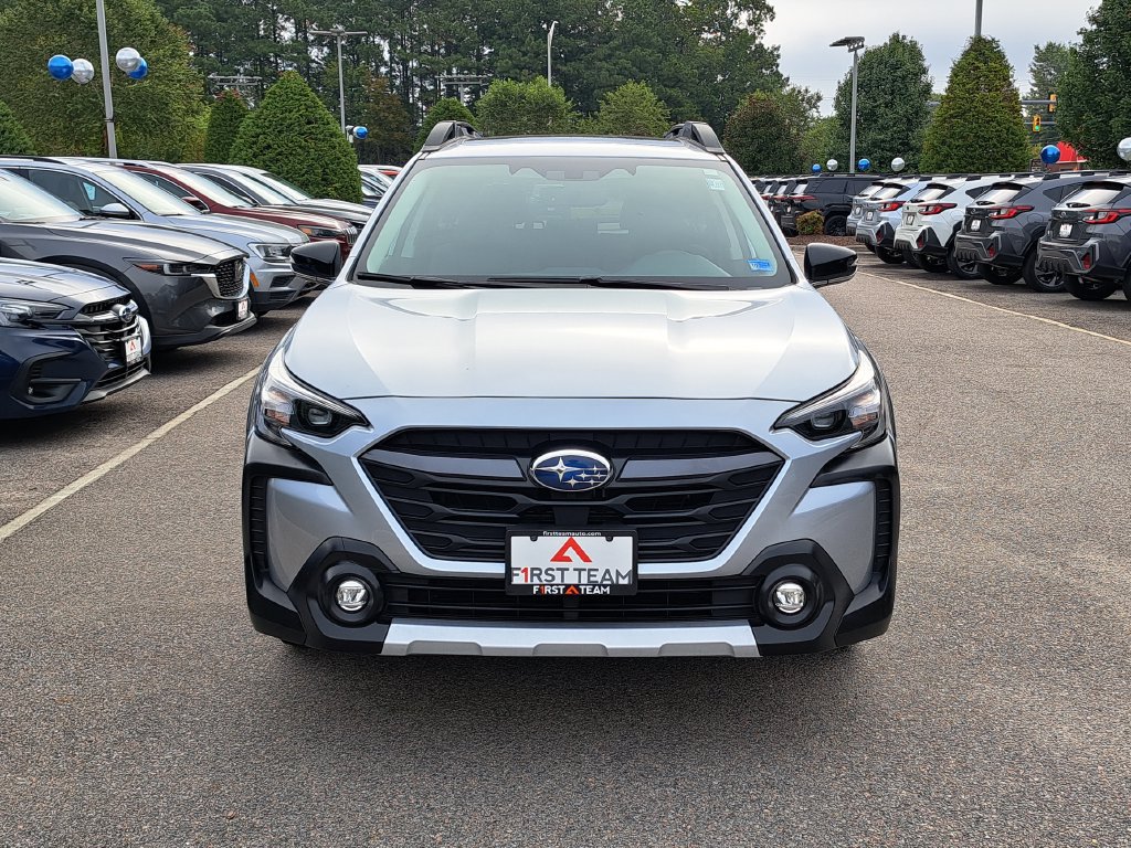 Used 2025 Subaru Outback Limited AWD/4WD image 3
