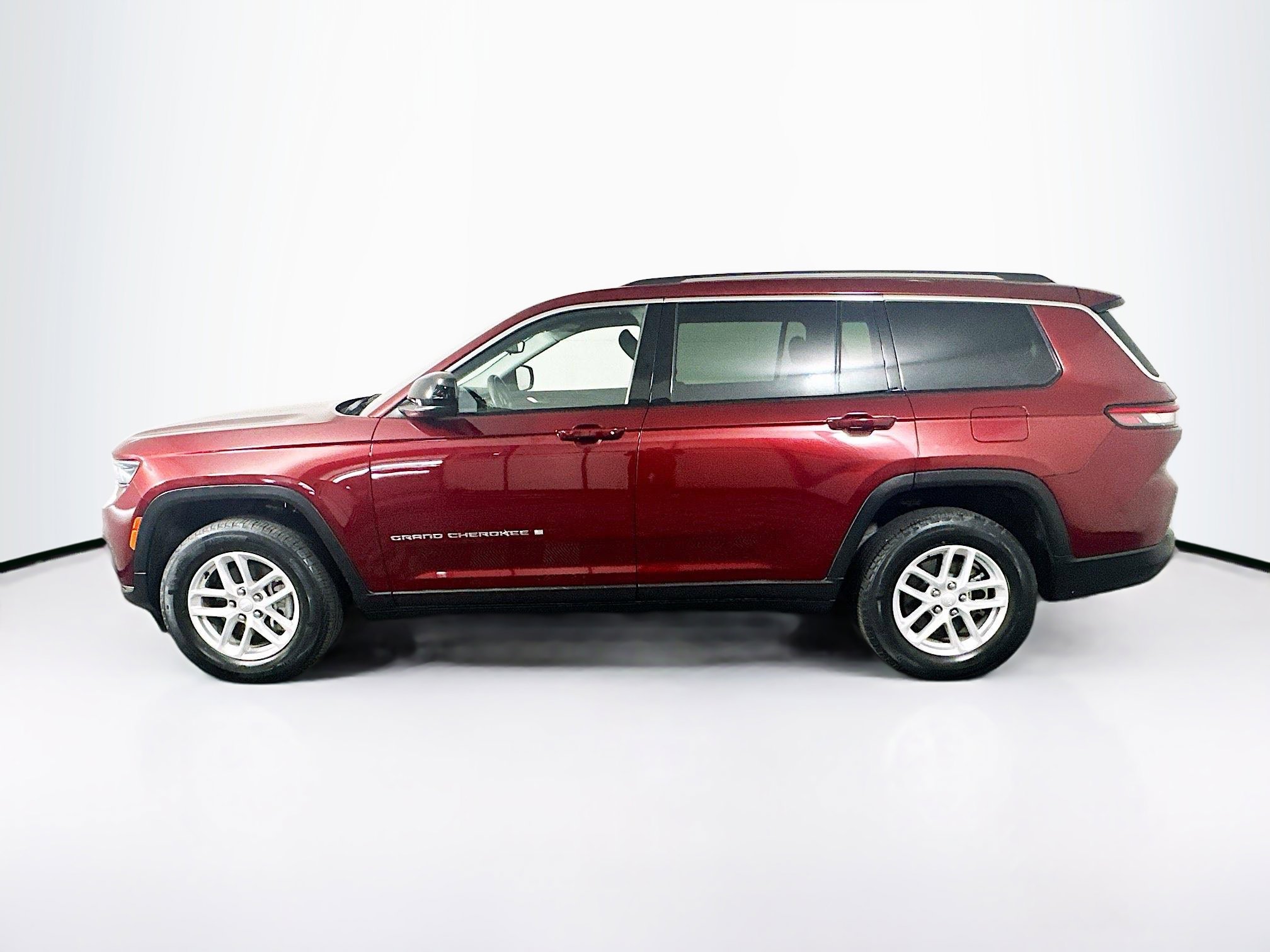 Used 2023 Jeep Grand Cherokee L Laredo image 4