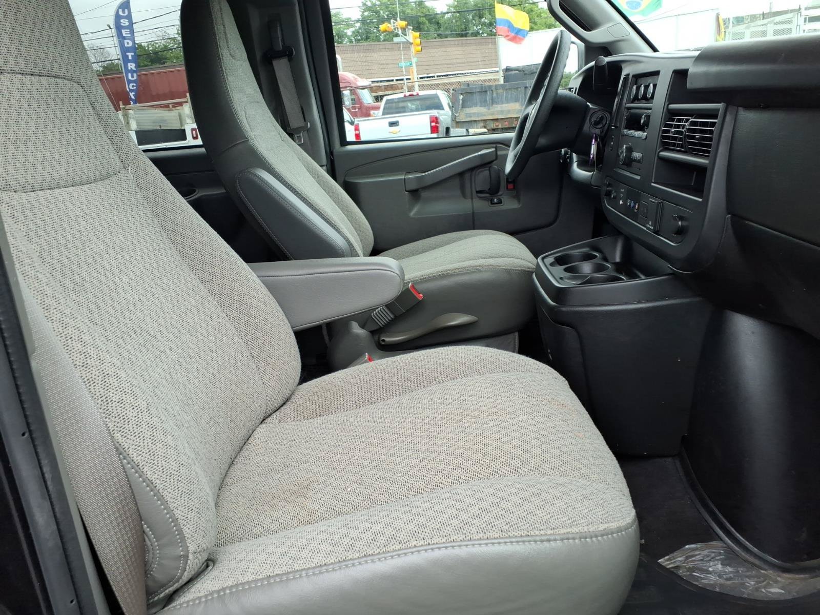 Used 2025 Chevrolet Express 3500 LT w/ LT Preferred Equipment Group RWD image 12