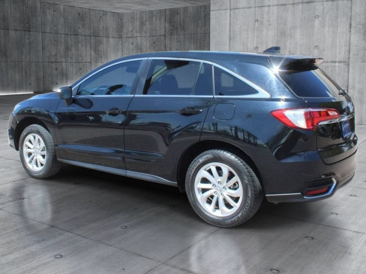 Used 2018 Acura RDX w/ Technology Package FWD image 3
